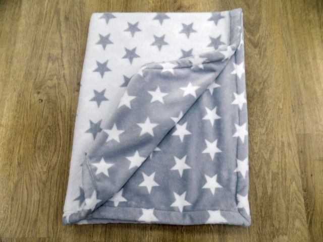Luxusní dětská fleecová deka oboustraná Šedobílá hvězda 100x150 cm.